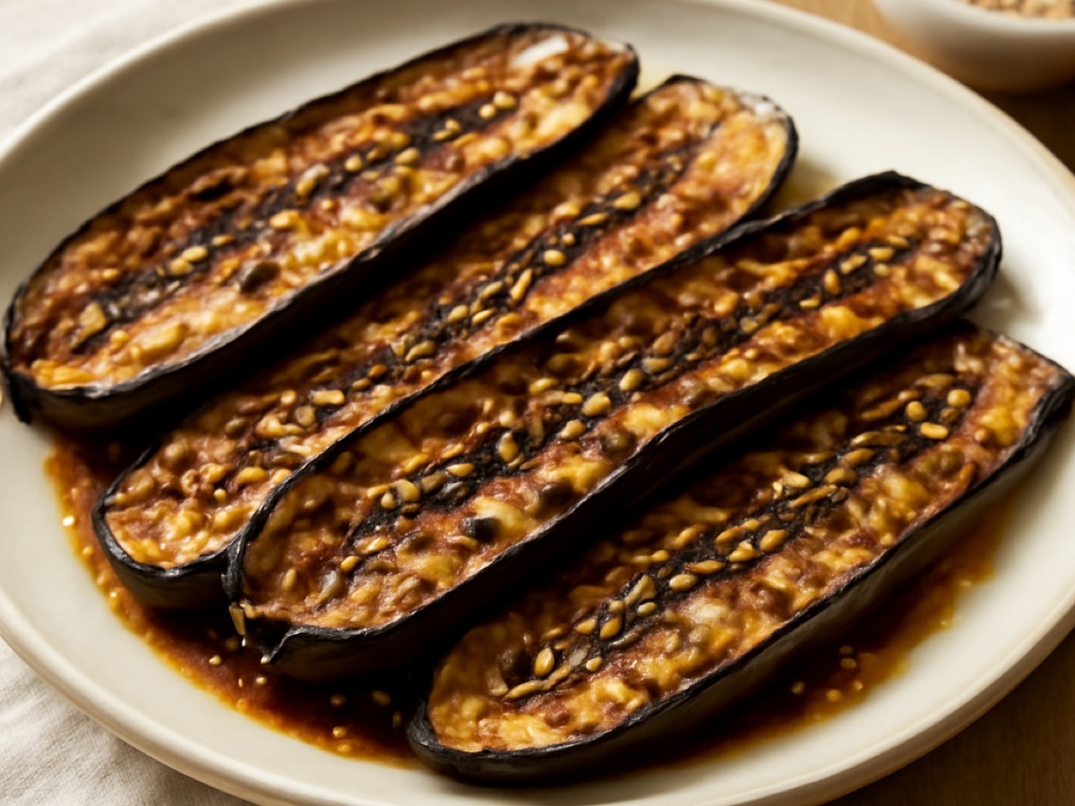 Gegrillte koreanische Auberginen mit Sesam und Sojasoße