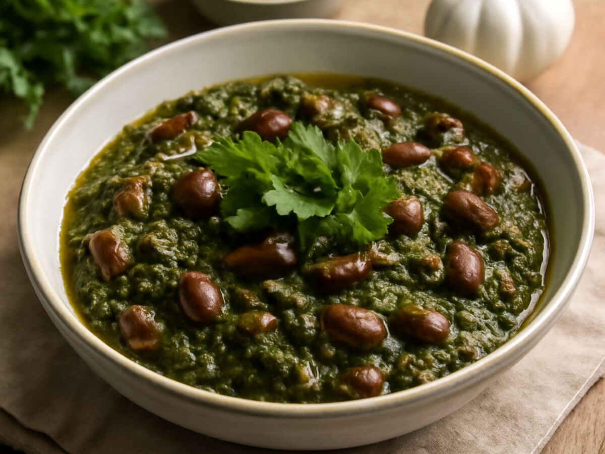Ghorme Sabzi vegetarisch mit Kidneybohnen und frischen Kräutern