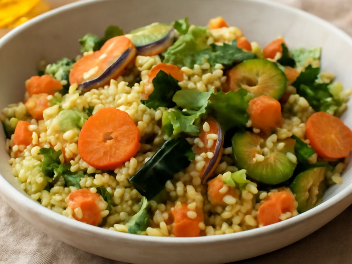 Warmer Couscous-Salat mit geröstetem Gemüse und Koriander